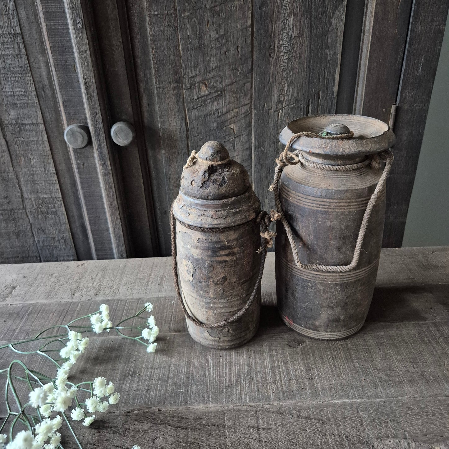 Uniek oud houten kruik met deksel nr. 36 (rechts)