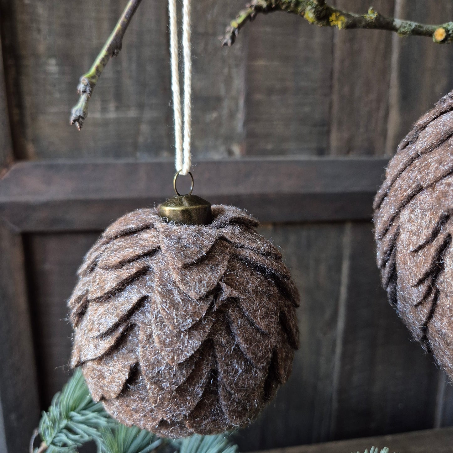 Kerstbal Mari | bruin 9cm
