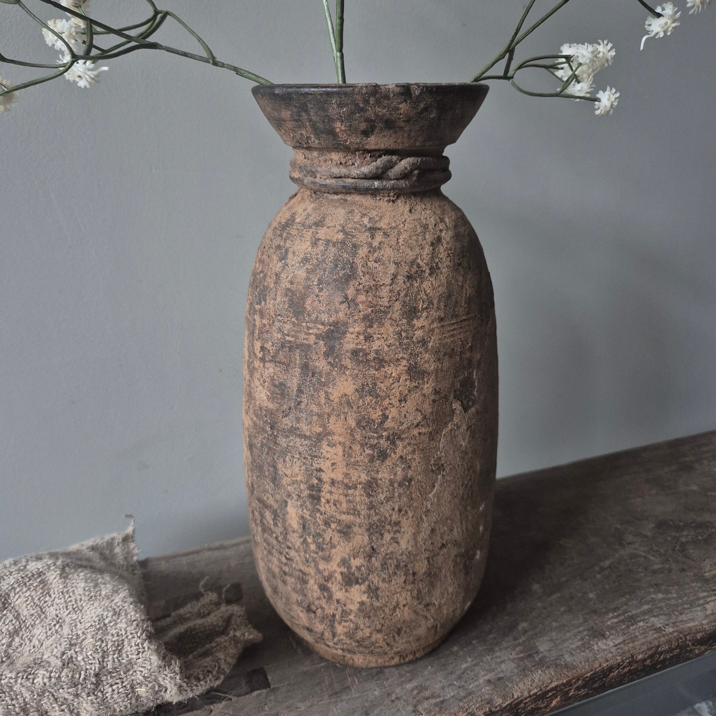 Oud houten Nepalese kruik nr. 152