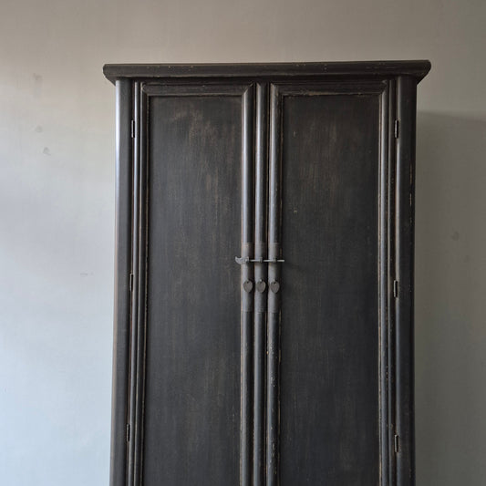 Hoge kast met slot | China black