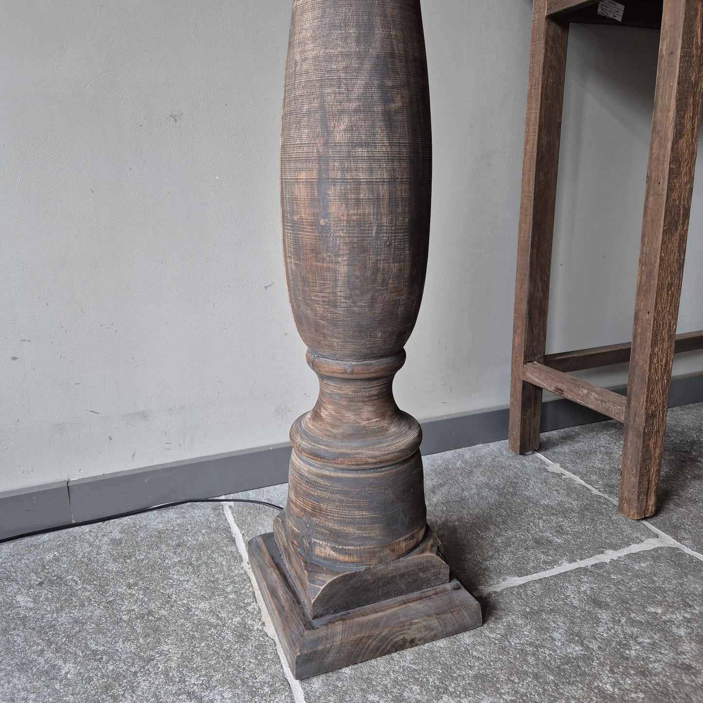Houten baluster vloerlamp incl. shabby kap | vergrijsd