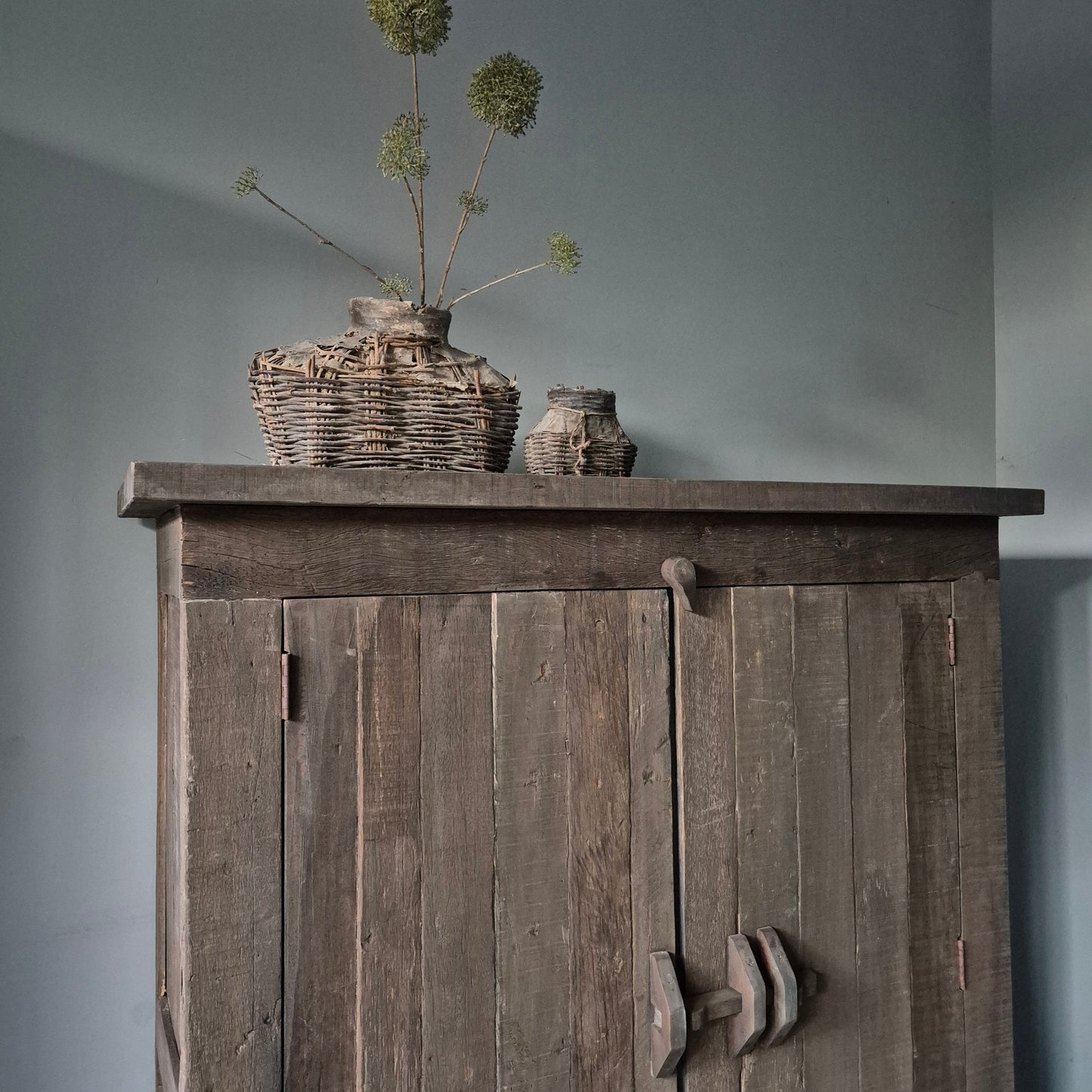Landelijke meidenkast | schuifslot | Besa Driftwood