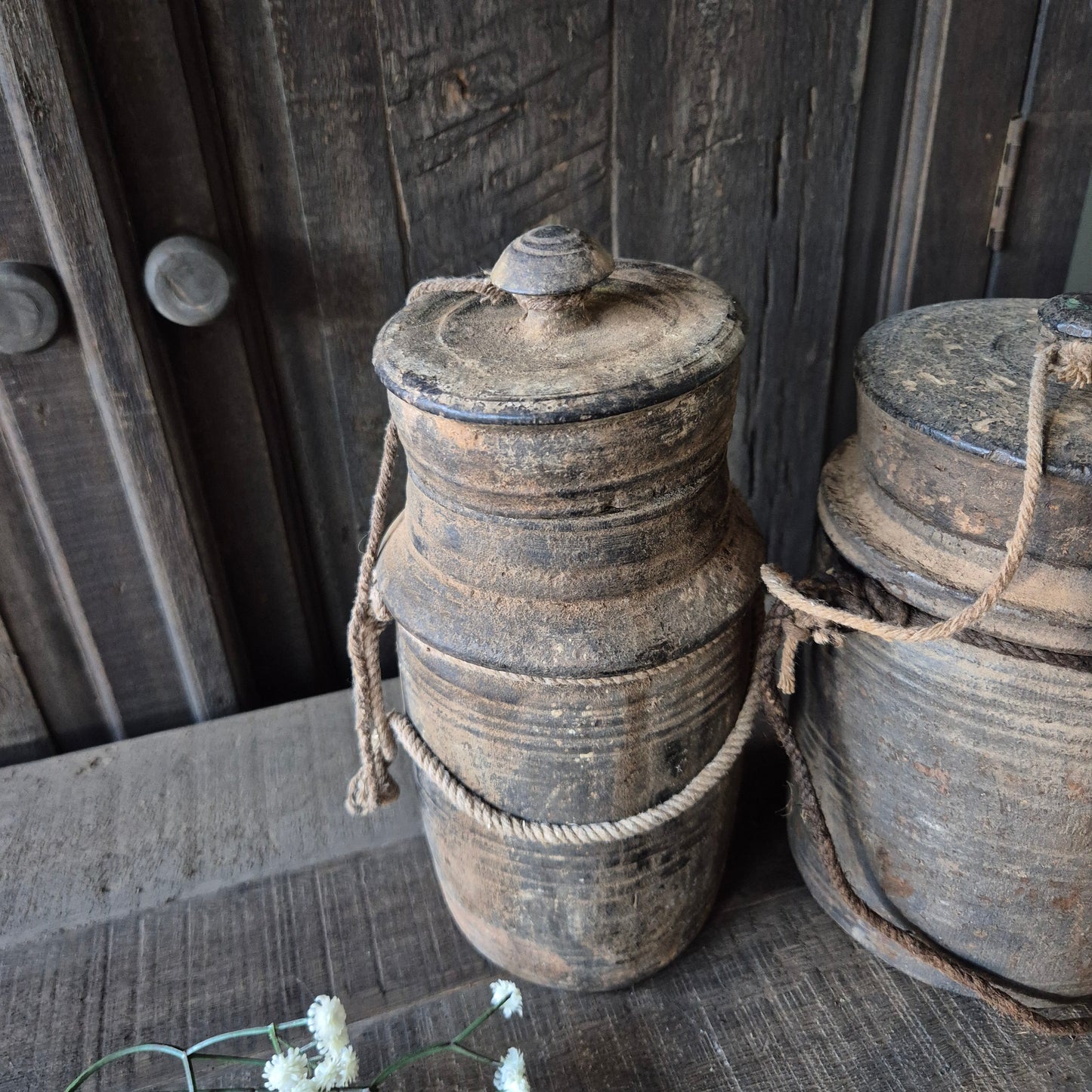 Uniek oud houten kruik met deksel nr. 31 (links)