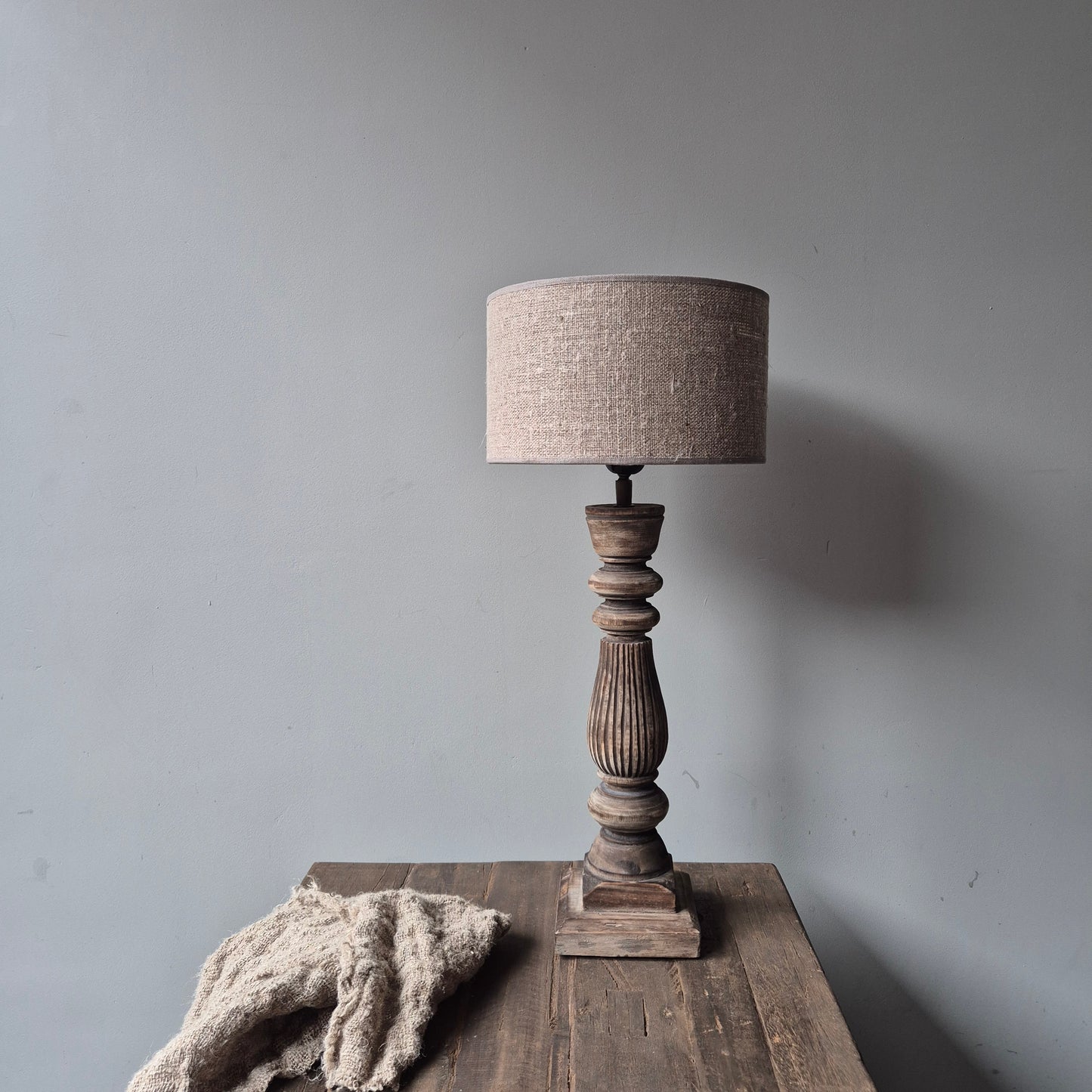 Houten baluster tafellamp incl. shabby kap M