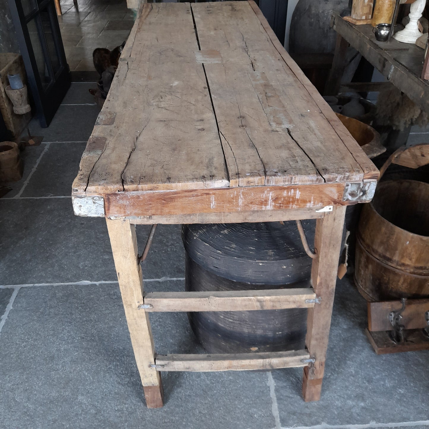 Oud houten markttafel