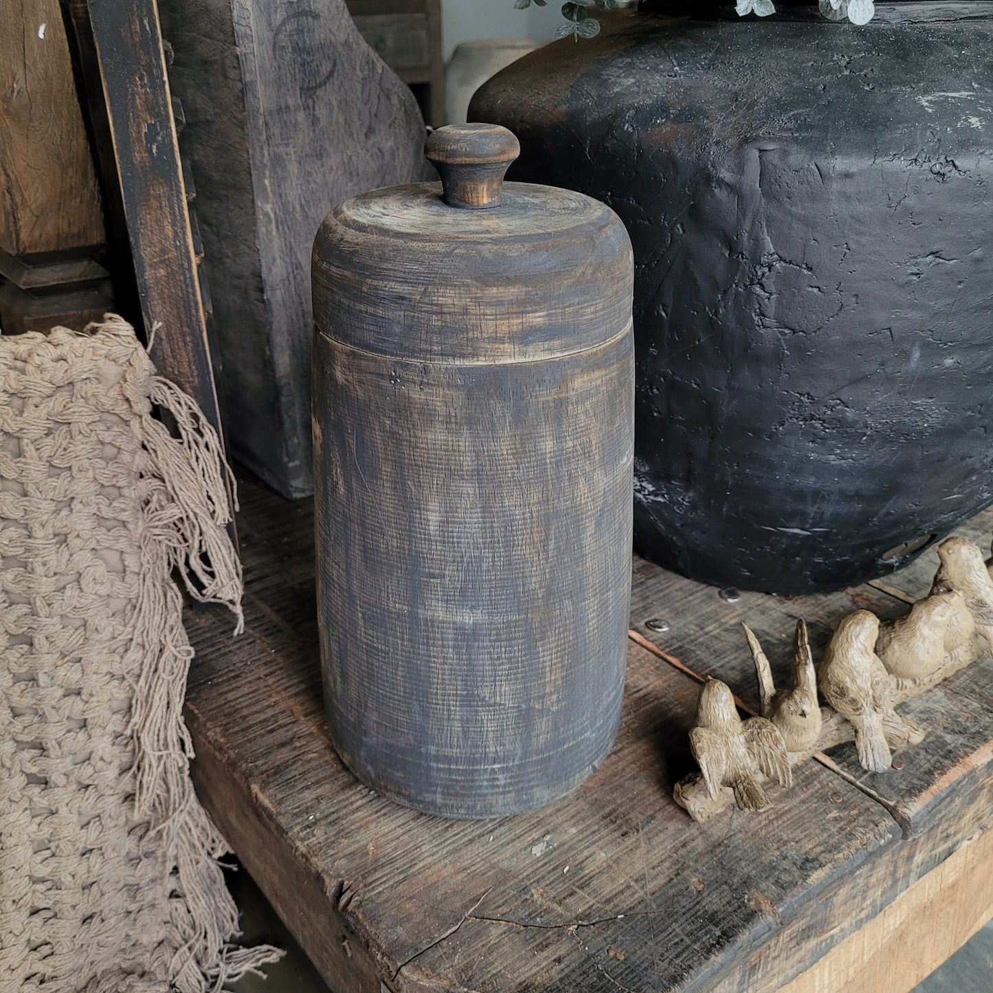 Donker houten pot met deksel L