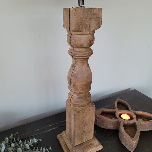 Houten baluster tafellamp 66,5cm incl. kap
