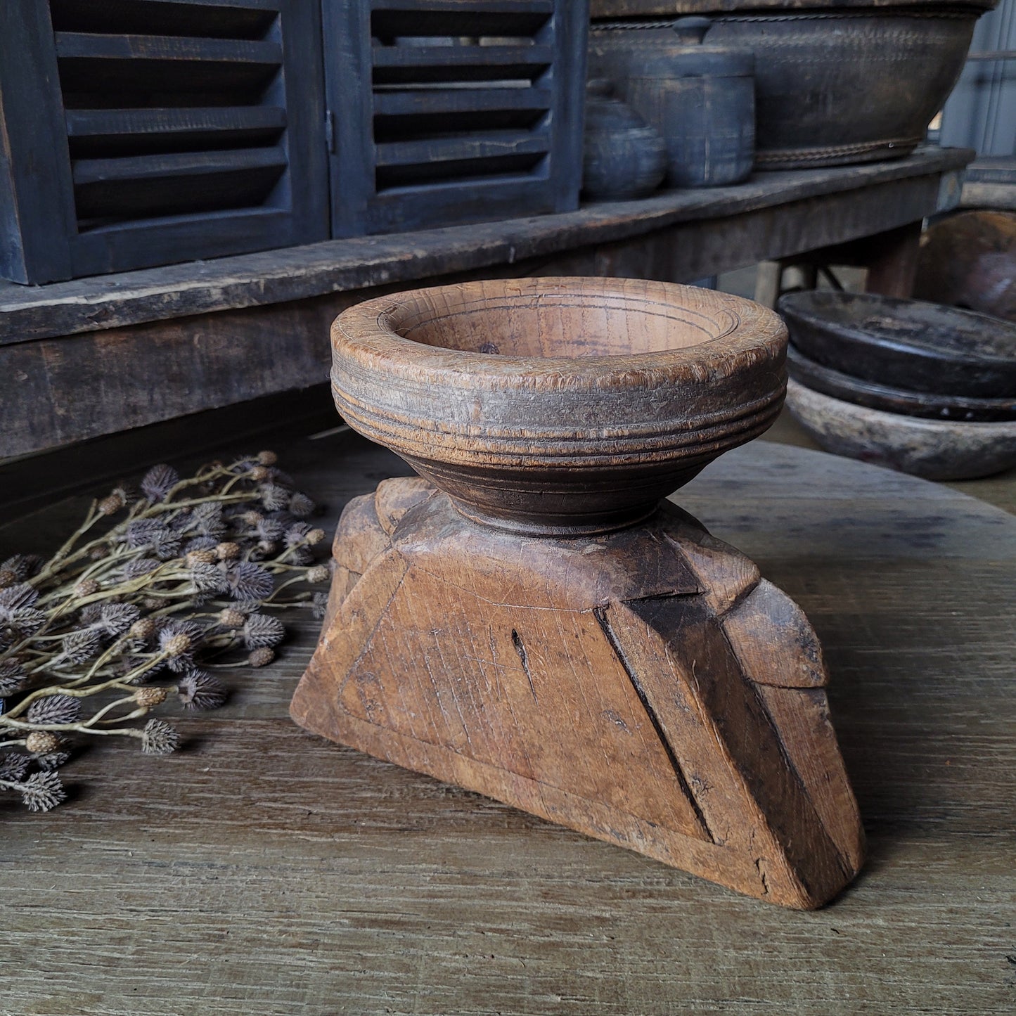 Oud houten graanverdeler kandelaar
