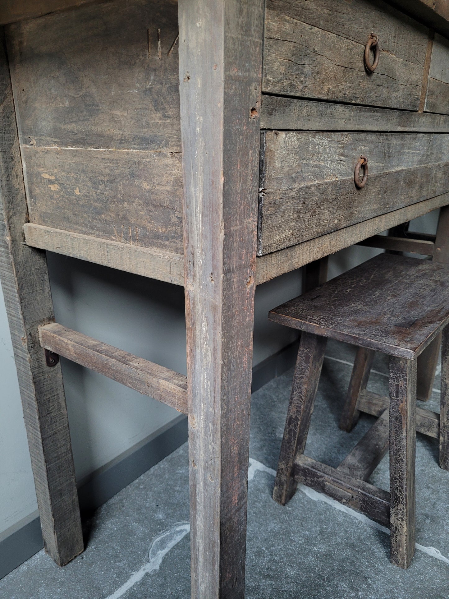 Sidetable oud hout sober 3 lades